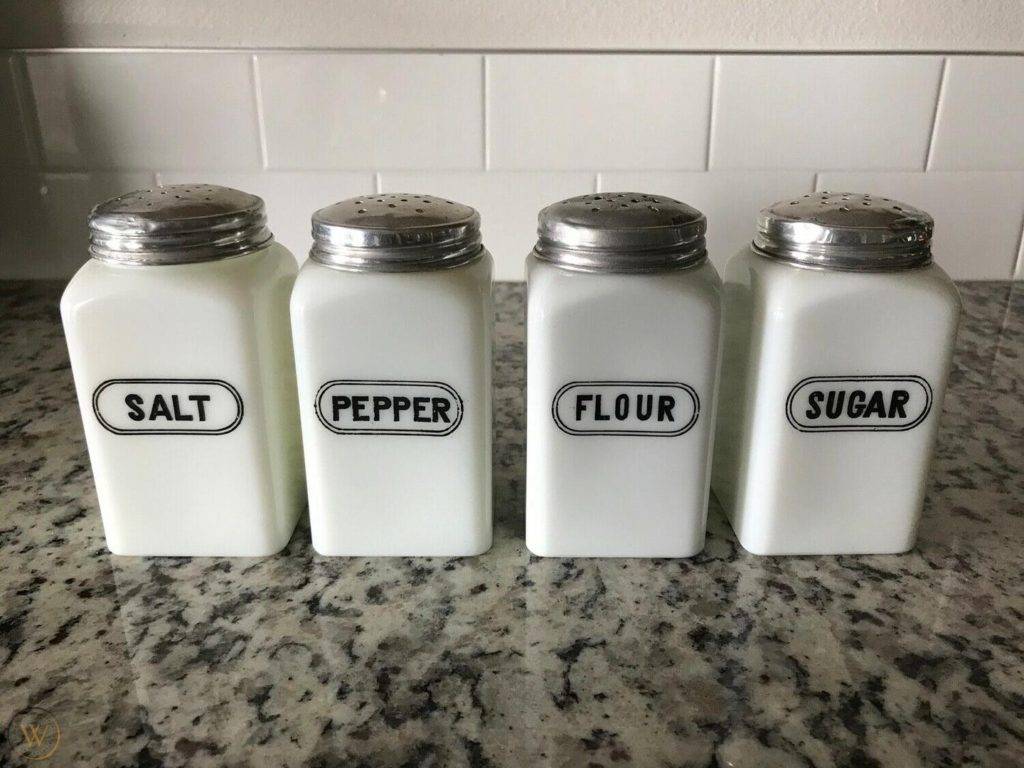 Flour sugar salt pepper shakers white 1 77f6fe38874c3300c13ff698b44fd425